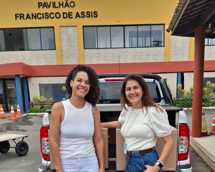 TJBA doa roupas arrecadadas durante o PopRuaJud para a Instituição Cidade da Luz   