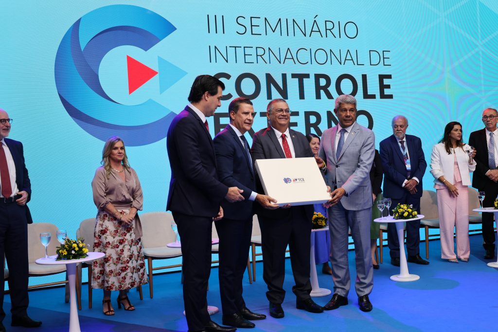 Presidente do TJBA participa de encerramento do III Seminário Internacional de Controle Externo    