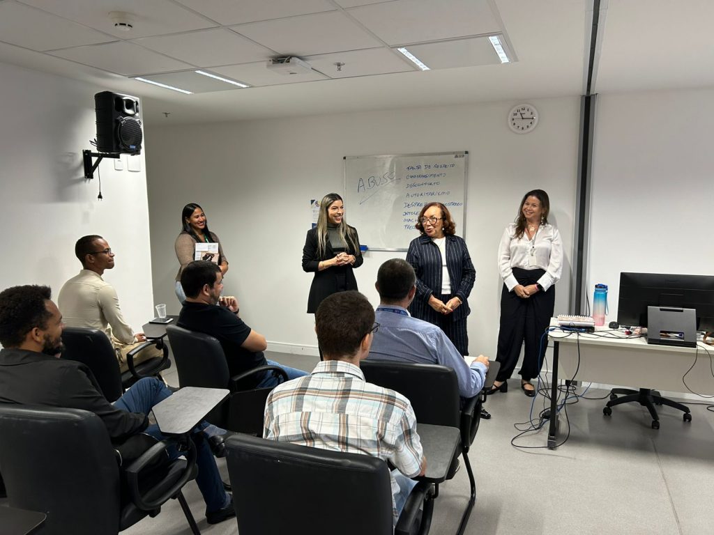 Fiscais de contratos passam por curso sobre a Política Institucional de Combate ao Assédio e à Discriminação   