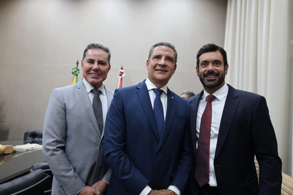 TJBA prestigia entrega da Comenda 2 de Julho ao Presidente do TCE   