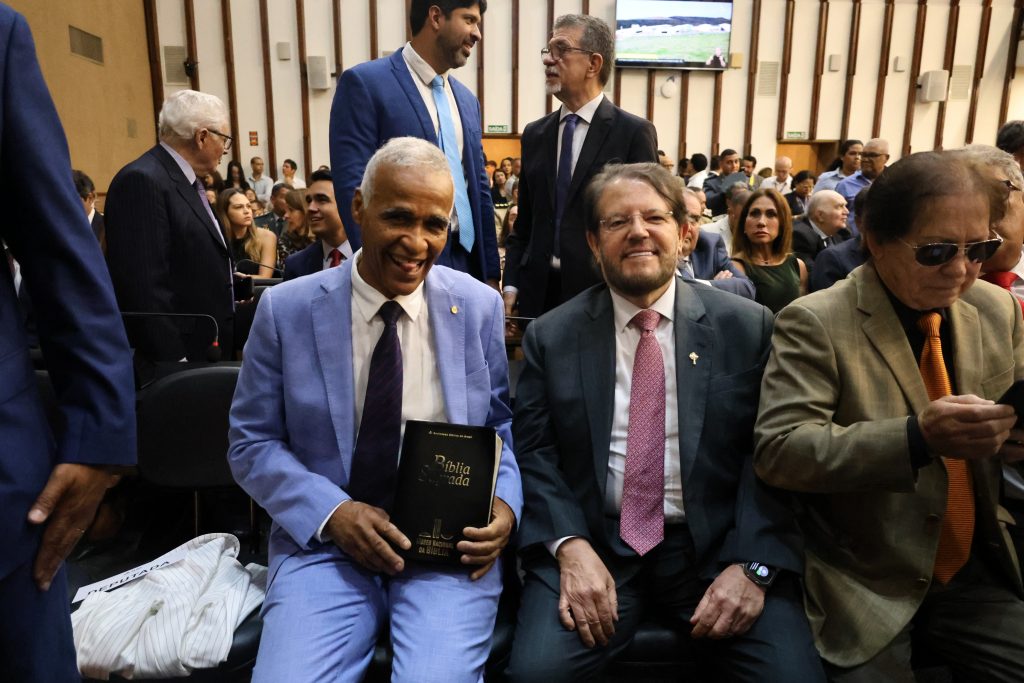 TJBA prestigia entrega da Comenda 2 de Julho ao Presidente do TCE   