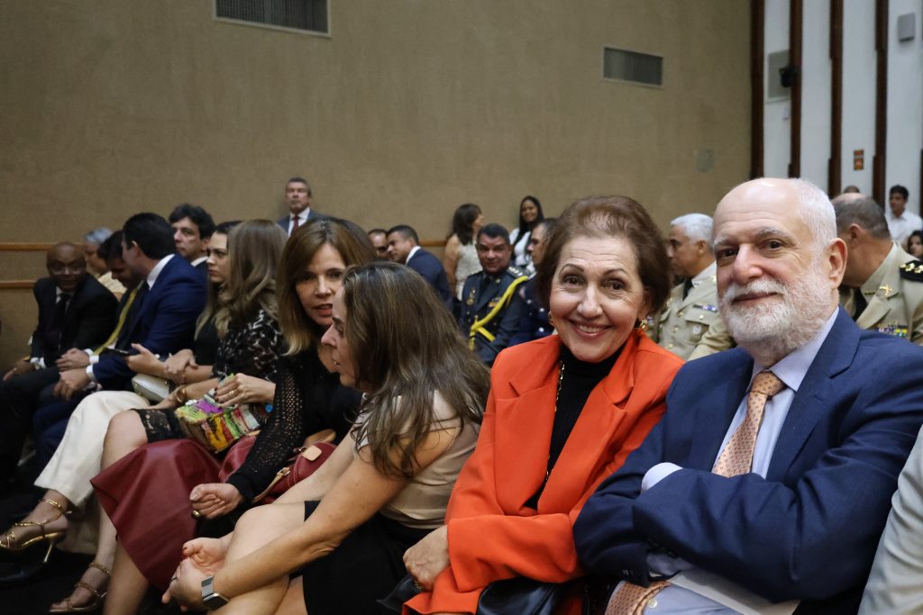 TJBA prestigia entrega da Comenda 2 de Julho ao Presidente do TCE   