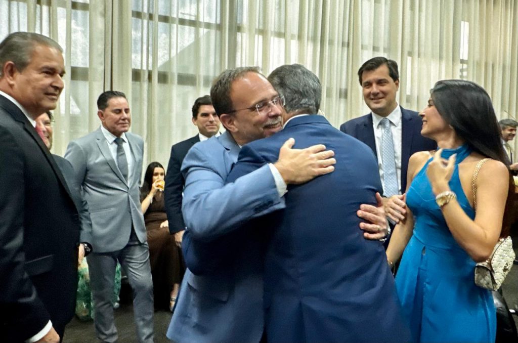 TJBA prestigia entrega da Comenda 2 de Julho ao Presidente do TCE   