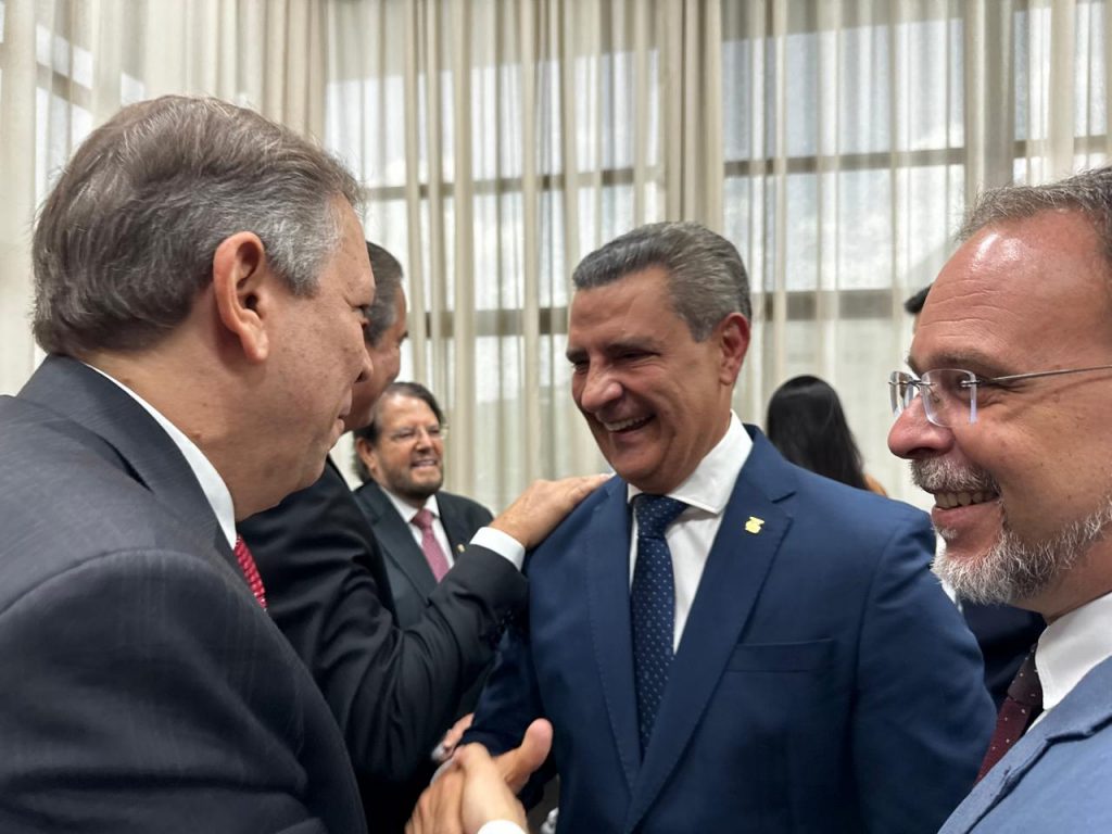 TJBA prestigia entrega da Comenda 2 de Julho ao Presidente do TCE   