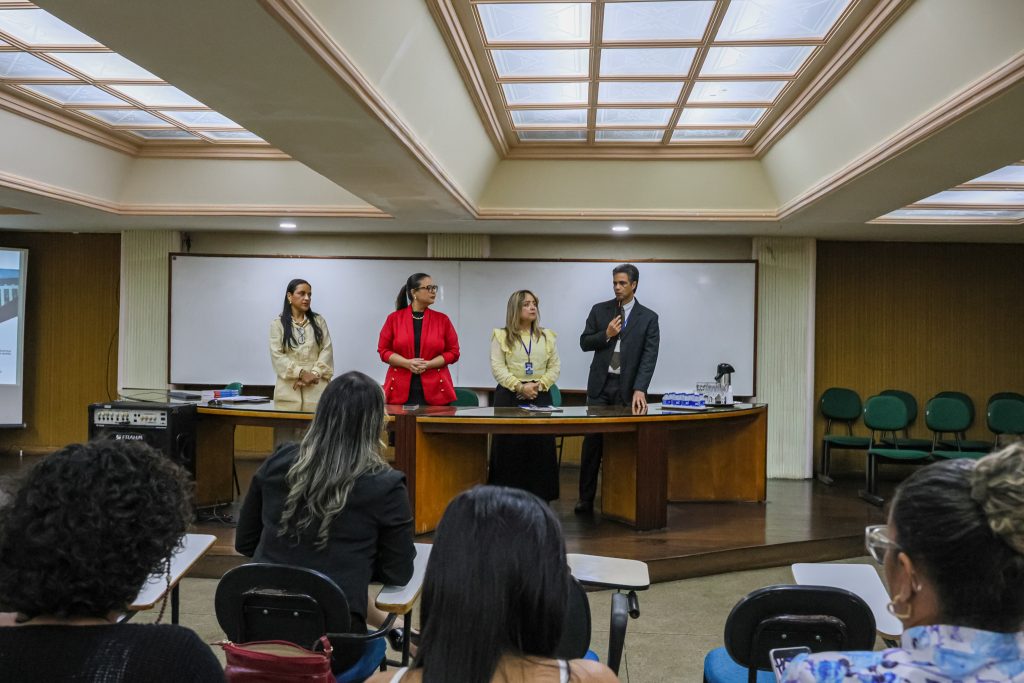 Pontes do Saber: Juíza Michelline Bittencourt palestra para alunos da Fundação Visconde de Cairu   