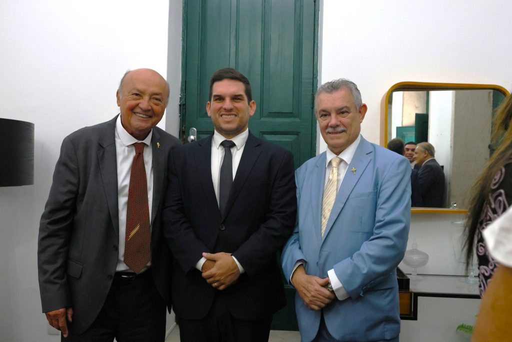 TJBA prestigia outorga da Medalha Thomé de Souza ao Desembargador Eleitoral Ricardo Maracajá   