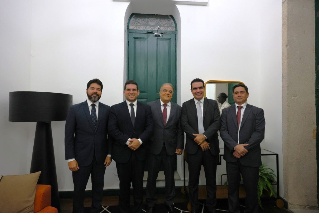 TJBA prestigia outorga da Medalha Thomé de Souza ao Desembargador Eleitoral Ricardo Maracajá   