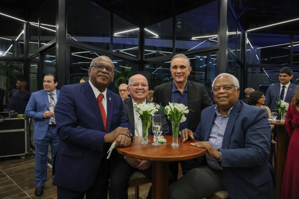 Desembargadora Cynthia Resende recebe a Medalha do Mérito Wilton de Oliveira e Souza durante inauguração da Casa do Magistrado   