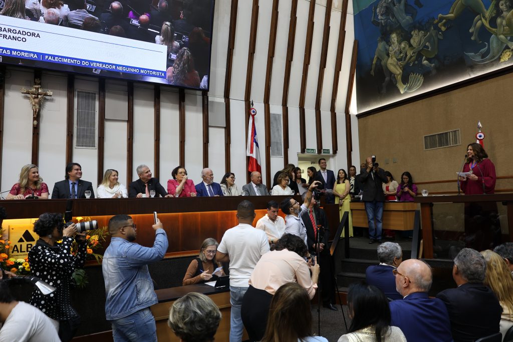 Desembargadora Marielza Brandão recebe Comenda Dois de Julho   