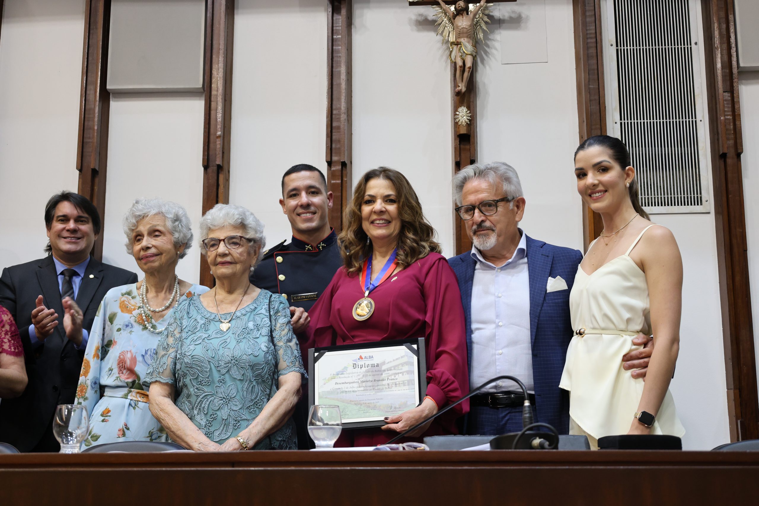Desembargadora Marielza Brandão recebe Comenda Dois de Julho   