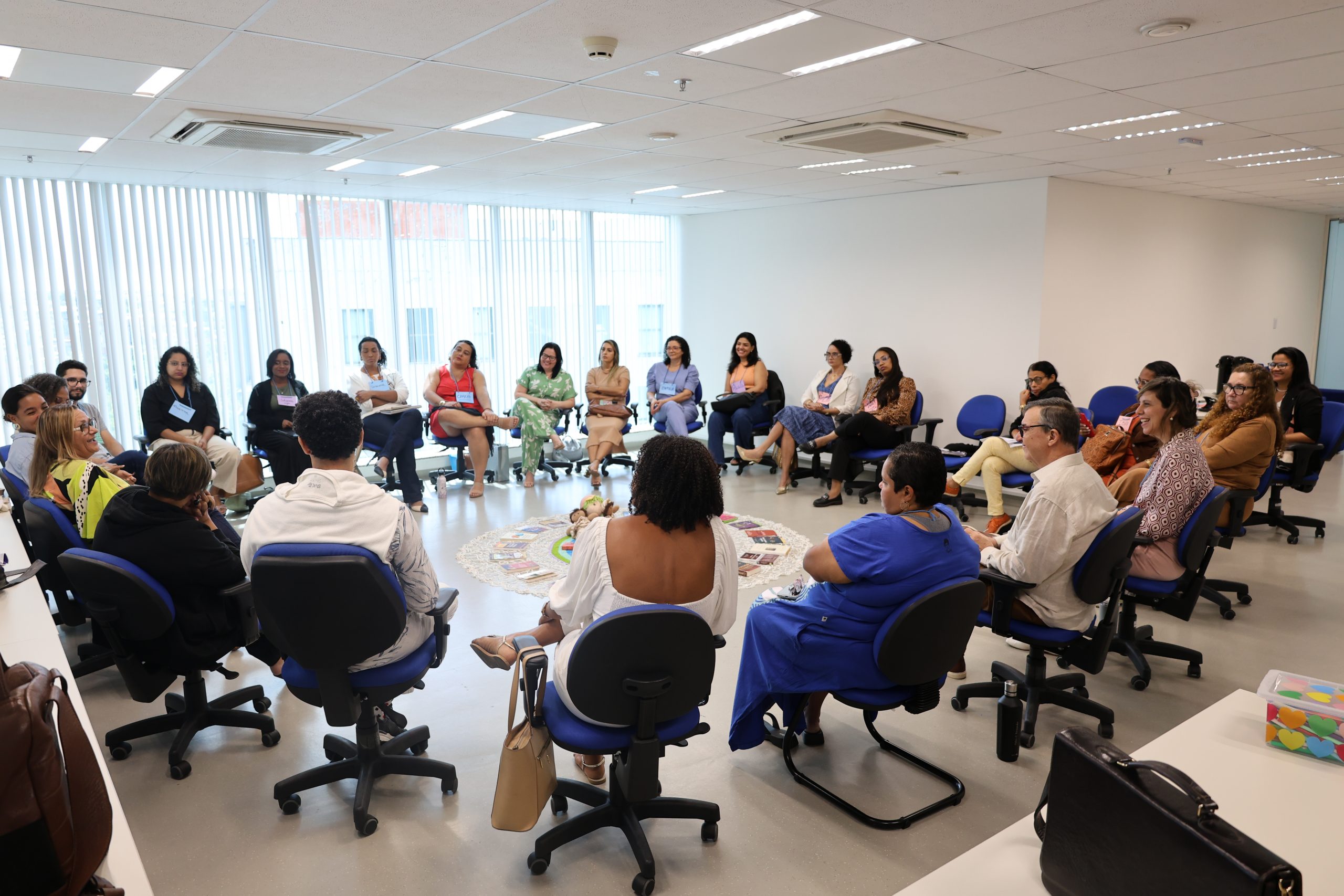 Unicorp e NJR2G promovem capacitação em Círculos de Construção de Paz para servidores da rede estadual de ensino   