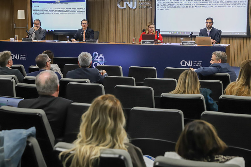 Juízes e juízas aprovam 25 enunciados para atuação em execuções fiscais   