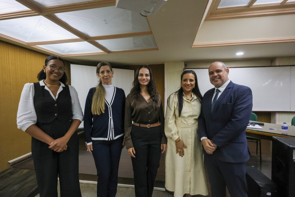 Pontes do Saber: Juíza Michelline Bittencourt palestra para alunos da Fundação Visconde de Cairu   