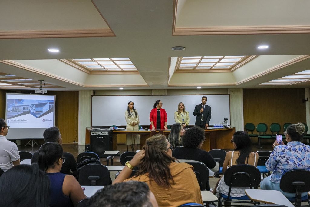Pontes do Saber: Juíza Michelline Bittencourt palestra para alunos da Fundação Visconde de Cairu   