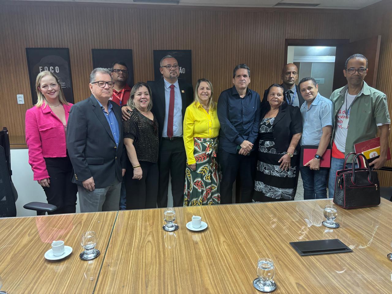 Representantes de entidades sindicais participam de reunião com a Presidência do TJBA para apresentar pautas reivindicativas  