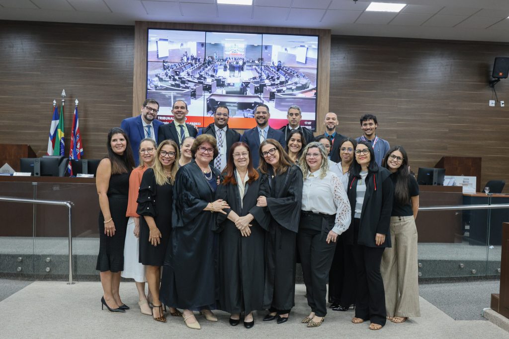 Tribunal Pleno: sessão é marcada pelo lançamento do Portal TJBA Acadêmico e por homenagem à Desembargadora Lícia Fragoso     