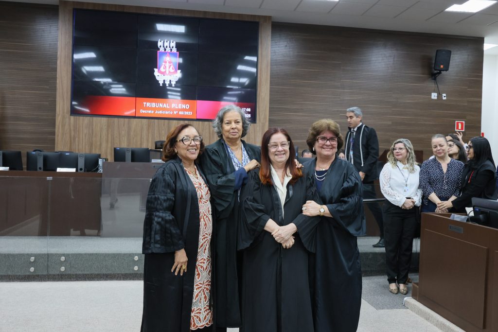Tribunal Pleno: sessão é marcada pelo lançamento do Portal TJBA Acadêmico e por homenagem à Desembargadora Lícia Fragoso     