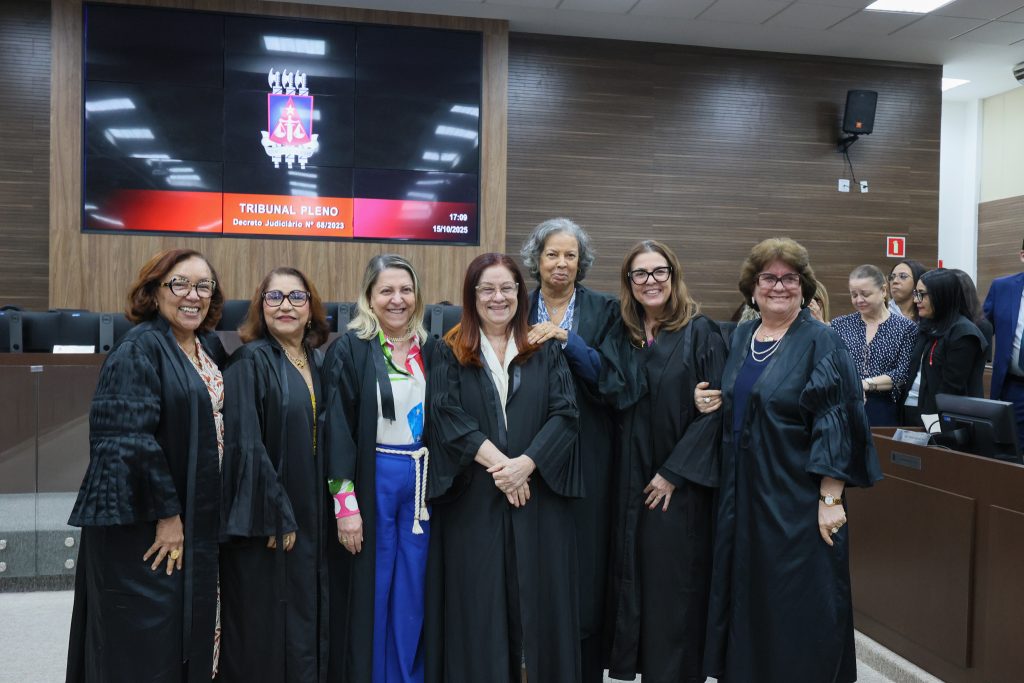 Tribunal Pleno: sessão é marcada pelo lançamento do Portal TJBA Acadêmico e por homenagem à Desembargadora Lícia Fragoso     