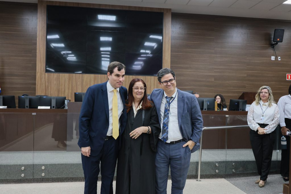 Tribunal Pleno: sessão é marcada pelo lançamento do Portal TJBA Acadêmico e por homenagem à Desembargadora Lícia Fragoso     