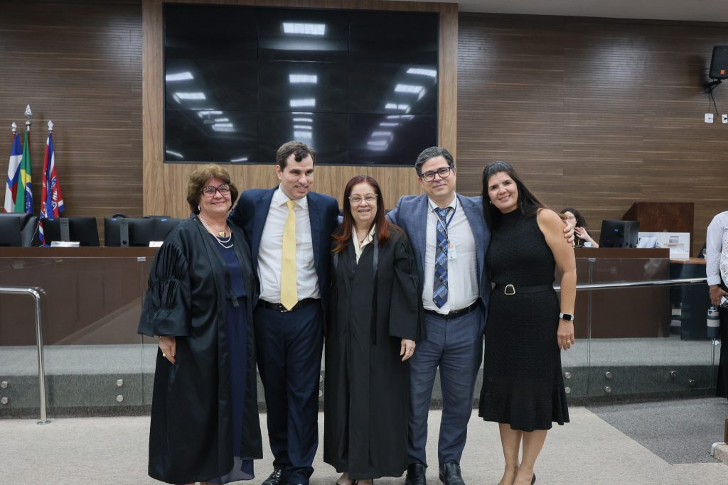 Tribunal Pleno: sessão é marcada pelo lançamento do Portal TJBA Acadêmico e por homenagem à Desembargadora Lícia Fragoso     