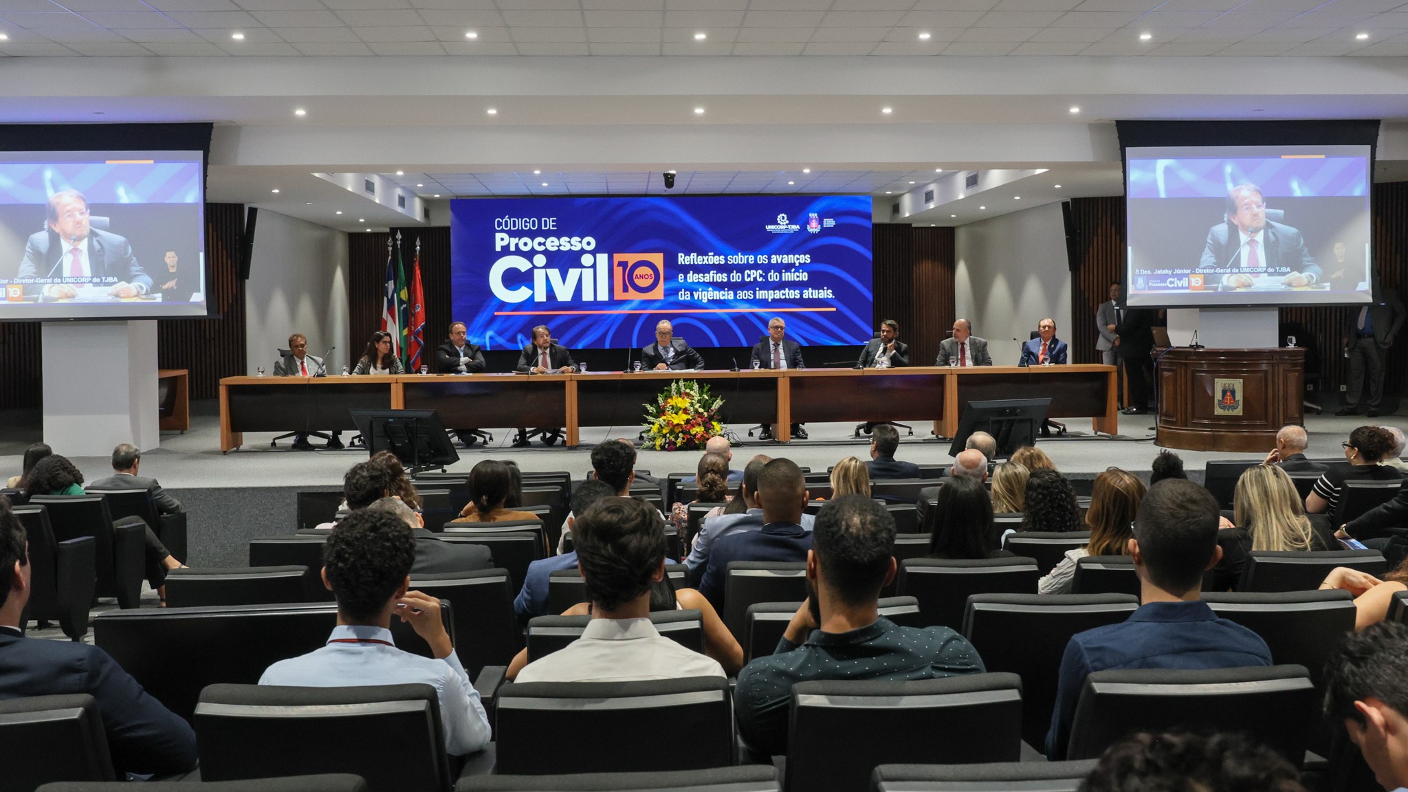 TJBA promove seminário em comemoração aos 10 anos do Código de Processo Civil; evento comportou palestras de grandes juristas e lançamento de livros    
