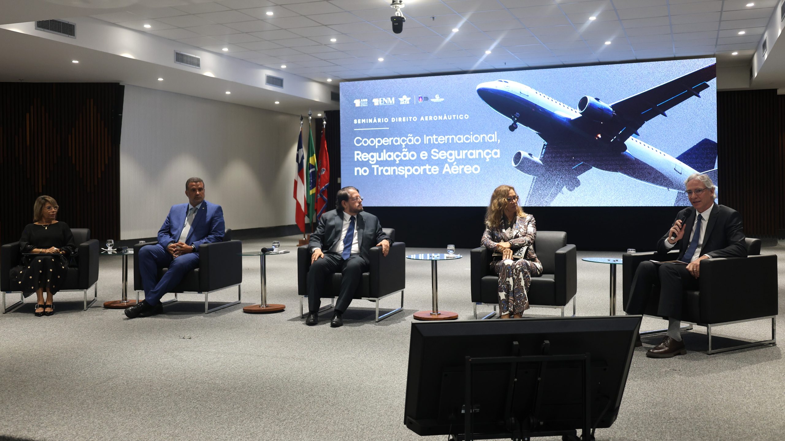 Seminário no TJBA debate desafios regulatórios e jurídicos do setor de aviação civil    