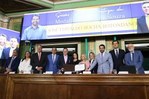 Desembargador José Rotondano recebe Medalha Thomé de Souza na Câmara Municipal de Salvador     
