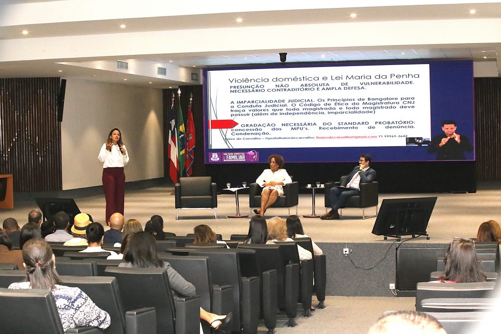 Luta contra a Violência a Mulher é debate Central no TJBA: Unicorp promove evento com debates e lança nova edição da Revista Entre Aspas