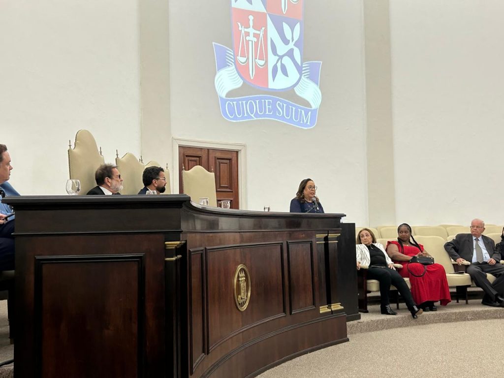 Presidente do TJBA prestigia a posse da primeira mulher a ocupar a direção da Faculdade de Direito da UFBA