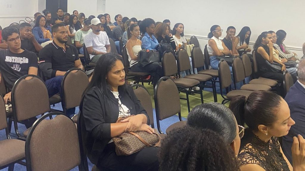 Projeto Pontes do Saber promove palestra sobre os caminhos para a magistratura  