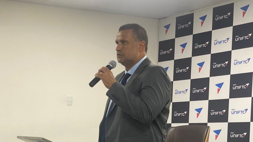 Projeto Pontes do Saber promove palestra sobre os caminhos para a magistratura  