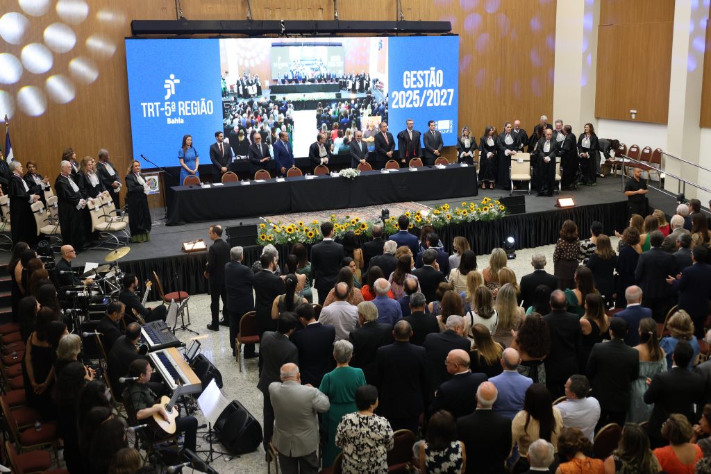 Desembargadores do TJBA prestigiam a posse da nova Mesa Diretora do TRT5