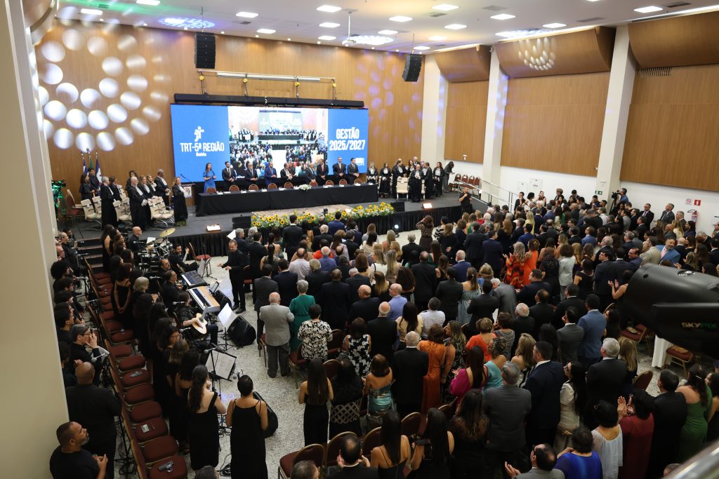 Desembargadores do TJBA prestigiam a posse da nova Mesa Diretora do TRT5