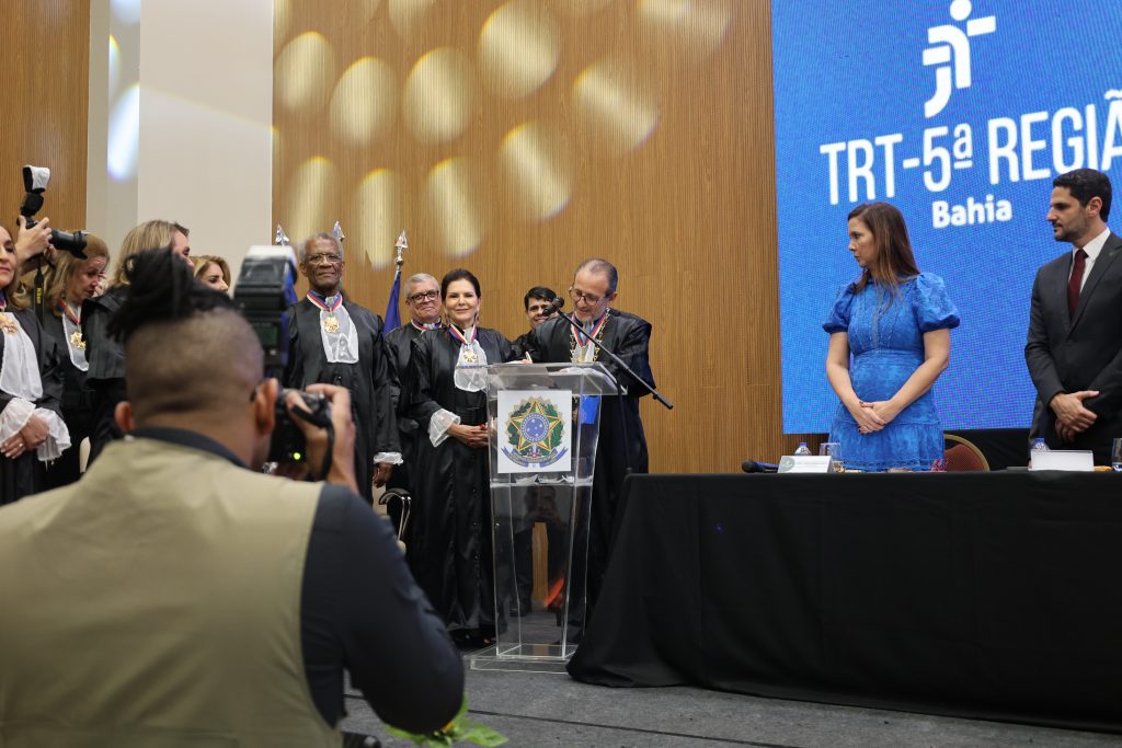 Desembargadores do TJBA prestigiam a posse da nova Mesa Diretora do TRT5