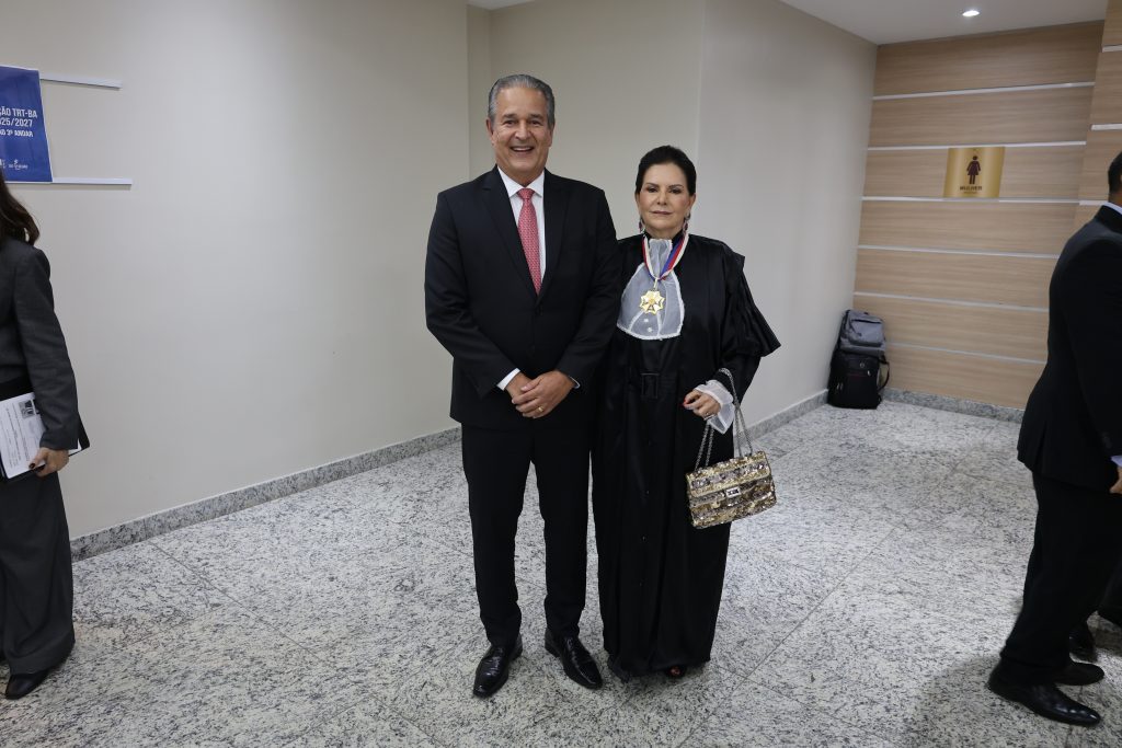 Desembargadores do TJBA prestigiam a posse da nova Mesa Diretora do TRT5