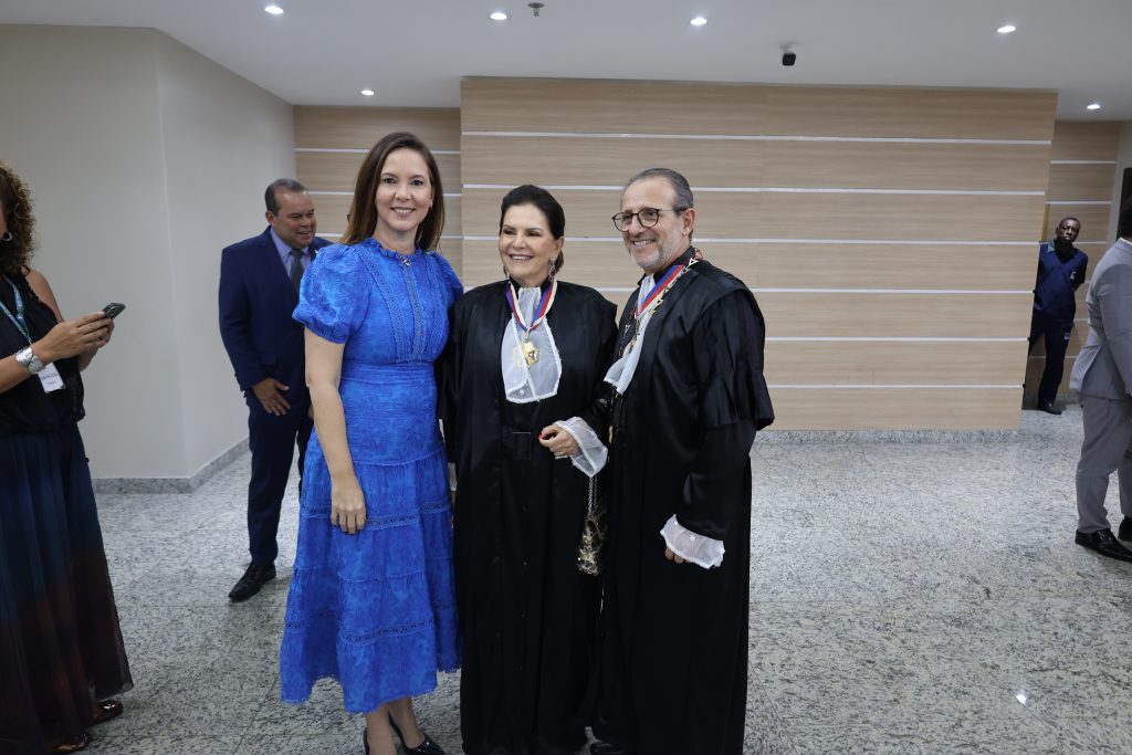 Desembargadores do TJBA prestigiam a posse da nova Mesa Diretora do TRT5