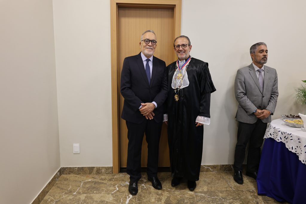 Desembargadores do TJBA prestigiam a posse da nova Mesa Diretora do TRT5