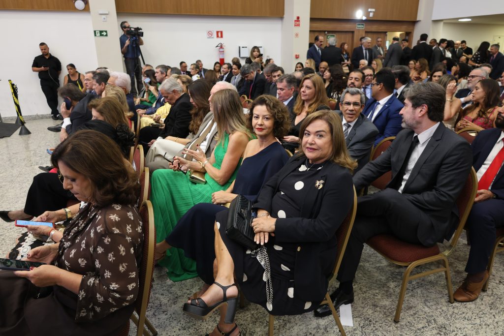 Desembargadores do TJBA prestigiam a posse da nova Mesa Diretora do TRT5