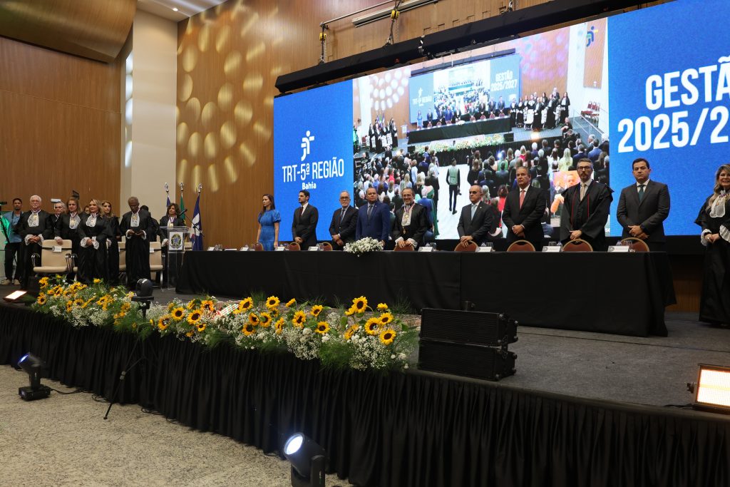 Desembargadores do TJBA prestigiam a posse da nova Mesa Diretora do TRT5