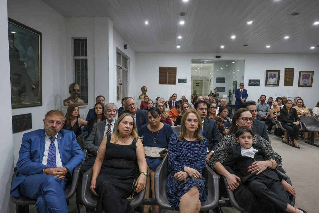 Magistrados participam de homenagem ao Desembargador João Augusto Pinto na Academia de Letras Jurídicas da Bahia   