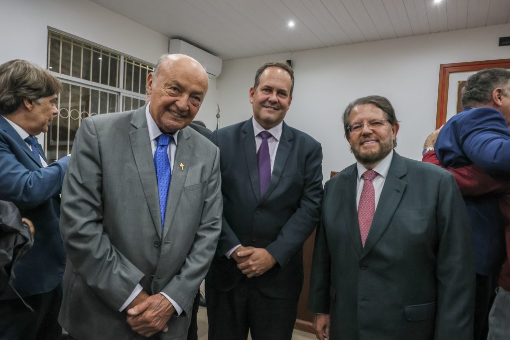 Magistrados participam de homenagem ao Desembargador João Augusto Pinto na Academia de Letras Jurídicas da Bahia   