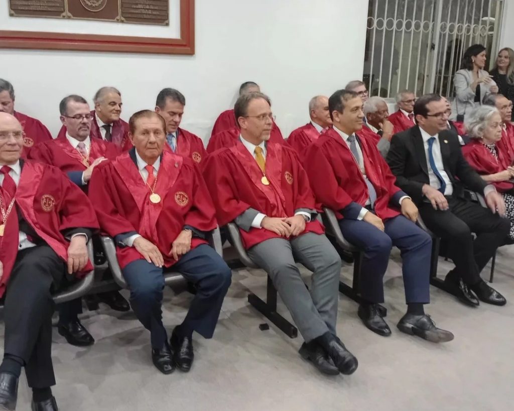 Desembargadores do TJBA prestigiam posse do Ministro Alberto Balazeiro na Academia de Letras Jurídicas da Bahia   