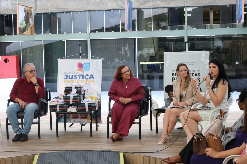 Distribuição de livros marca programação da Semana Nacional da Justiça Restaurativa no TJBA   