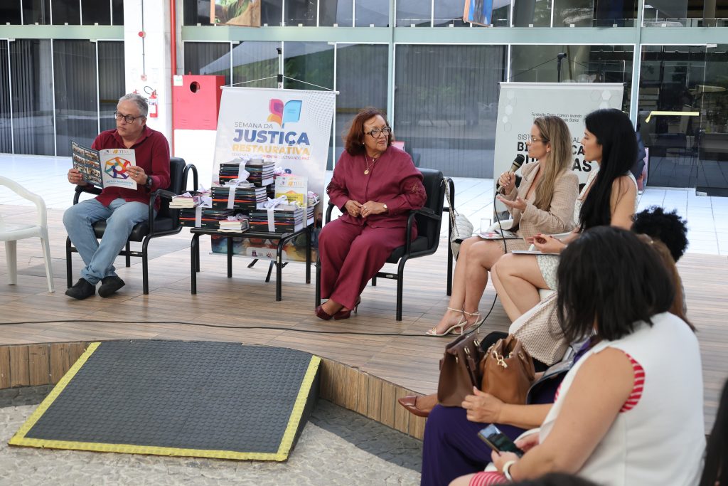 Distribuição de livros marca programação da Semana Nacional da Justiça Restaurativa no TJBA   
