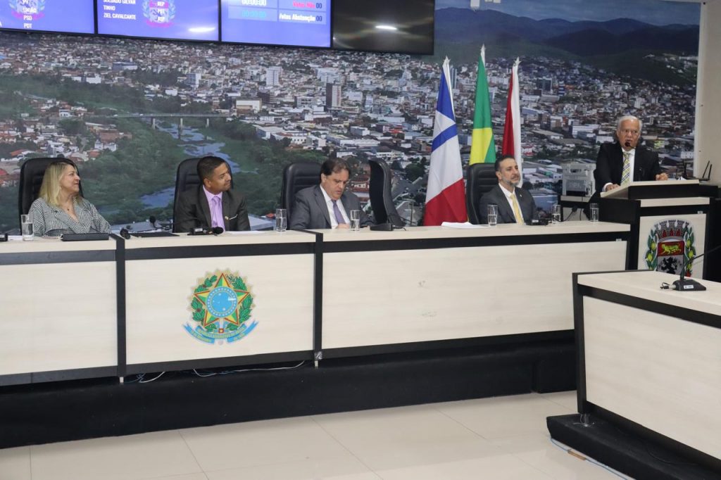 TJBA firma parceria com a Câmara de Jequié e a Faculdade Anhanguera para instalação do Conecta Justiça; Presidente recebe título de cidadã jequieense na oportunidade   