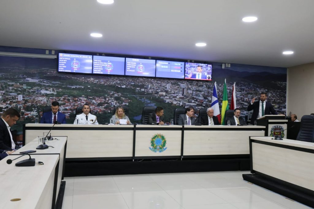 TJBA firma parceria com a Câmara de Jequié e a Faculdade Anhanguera para instalação do Conecta Justiça; Presidente recebe título de cidadã jequieense na oportunidade   