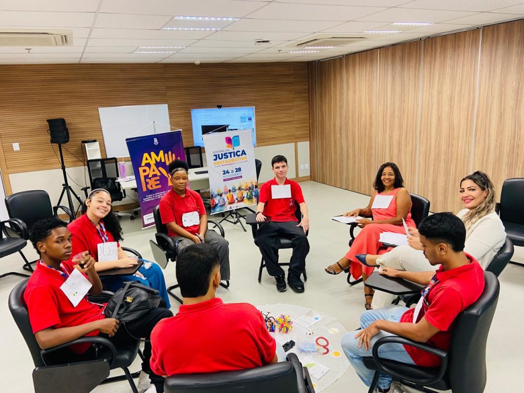 Círculos de Paz aproximam servidores e comunidade das práticas restaurativas durante semana nacional de mobilização