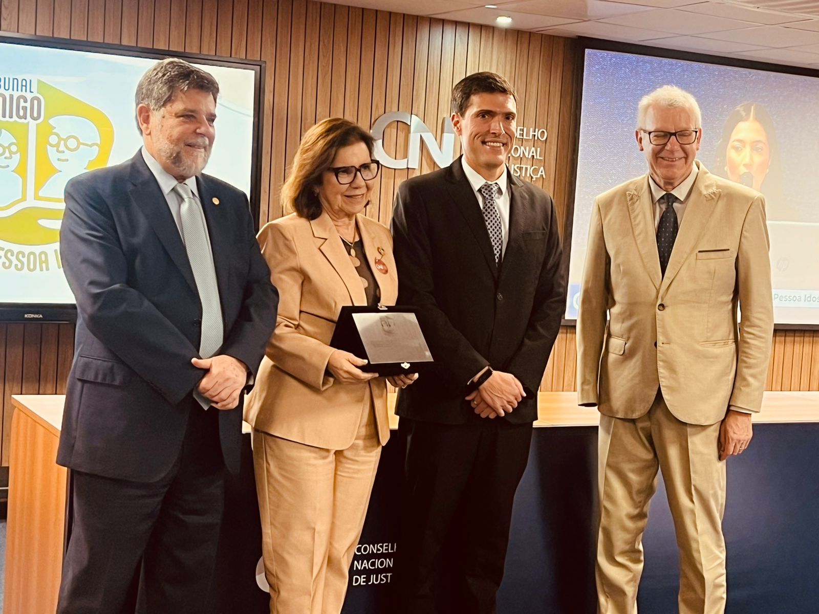 TJBA atinge marca de 1,4 milhão de atos processuais e recebe, pela primeira vez, o Selo “Tribunal Amigo da Pessoa Idosa”, concedido pelo CNJ   