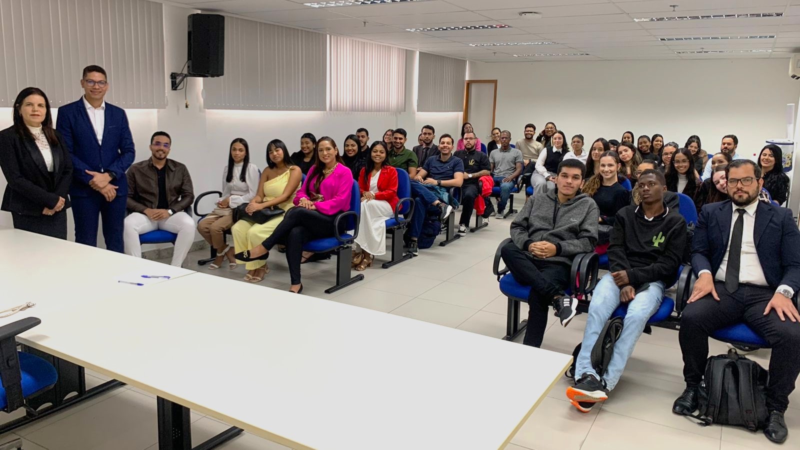 CEJUSC da Comarca de Feira de Santana recebe alunos da UNIFAT  