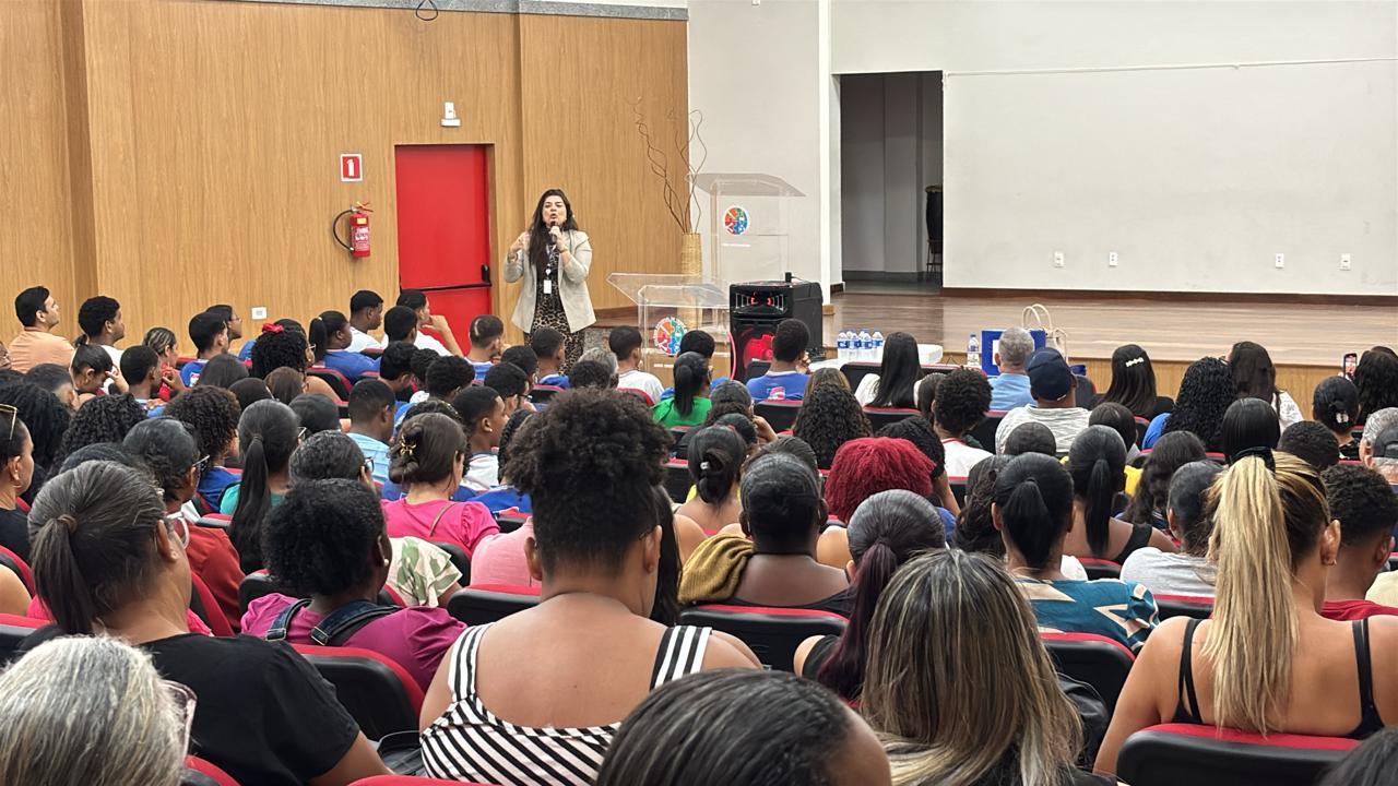 Cejusc Feira de Santana leva o projeto “O Poder Judiciário Vai à Escola” ao Colégio Assis Chateaubriand   